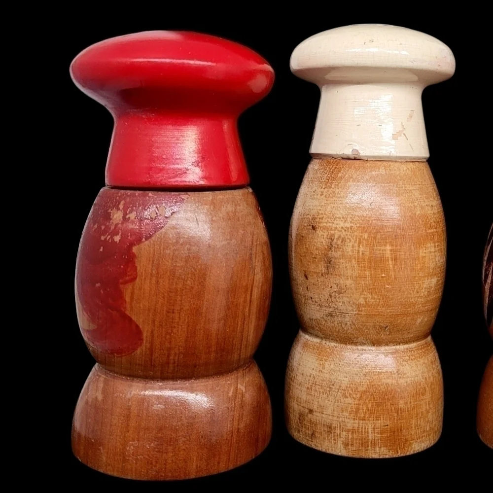 4 Vintage 1970's wood chef shakers in various shapes & sizes. Made in Ja…